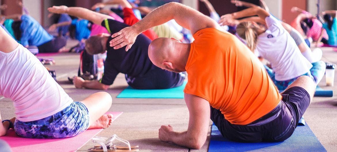 La práctica de yoga intregra las muy diversas actividades terapéuticas alternativas. Foto: Anupam Mahapatra ONU
